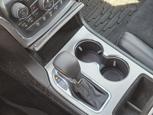 Used 2018 Jeep Grand Cherokee Altitude image 21