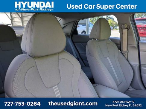 Used 2023 Hyundai Elantra SE w/ Cargo Package FWD image 6