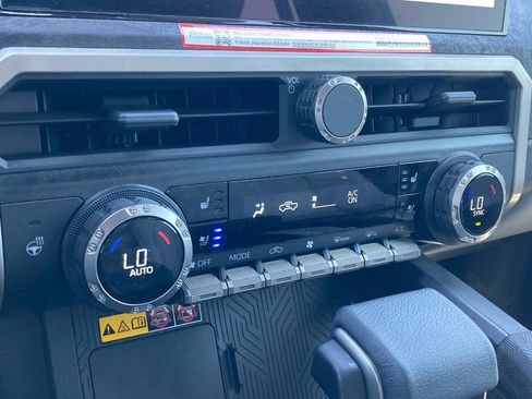 Used 2024 Toyota Tacoma Limited w/ Limited Package (LT) image 25