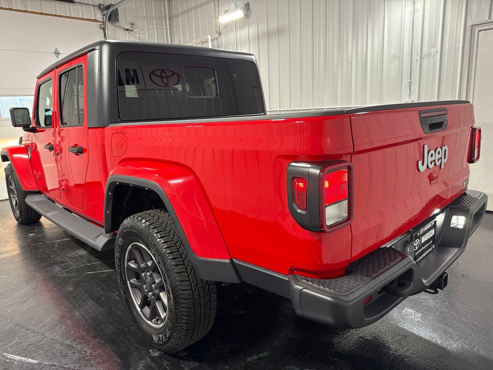 Used 2021 Jeep Gladiator Overland w/ Popular Equipment Package AWD/4WD image 3