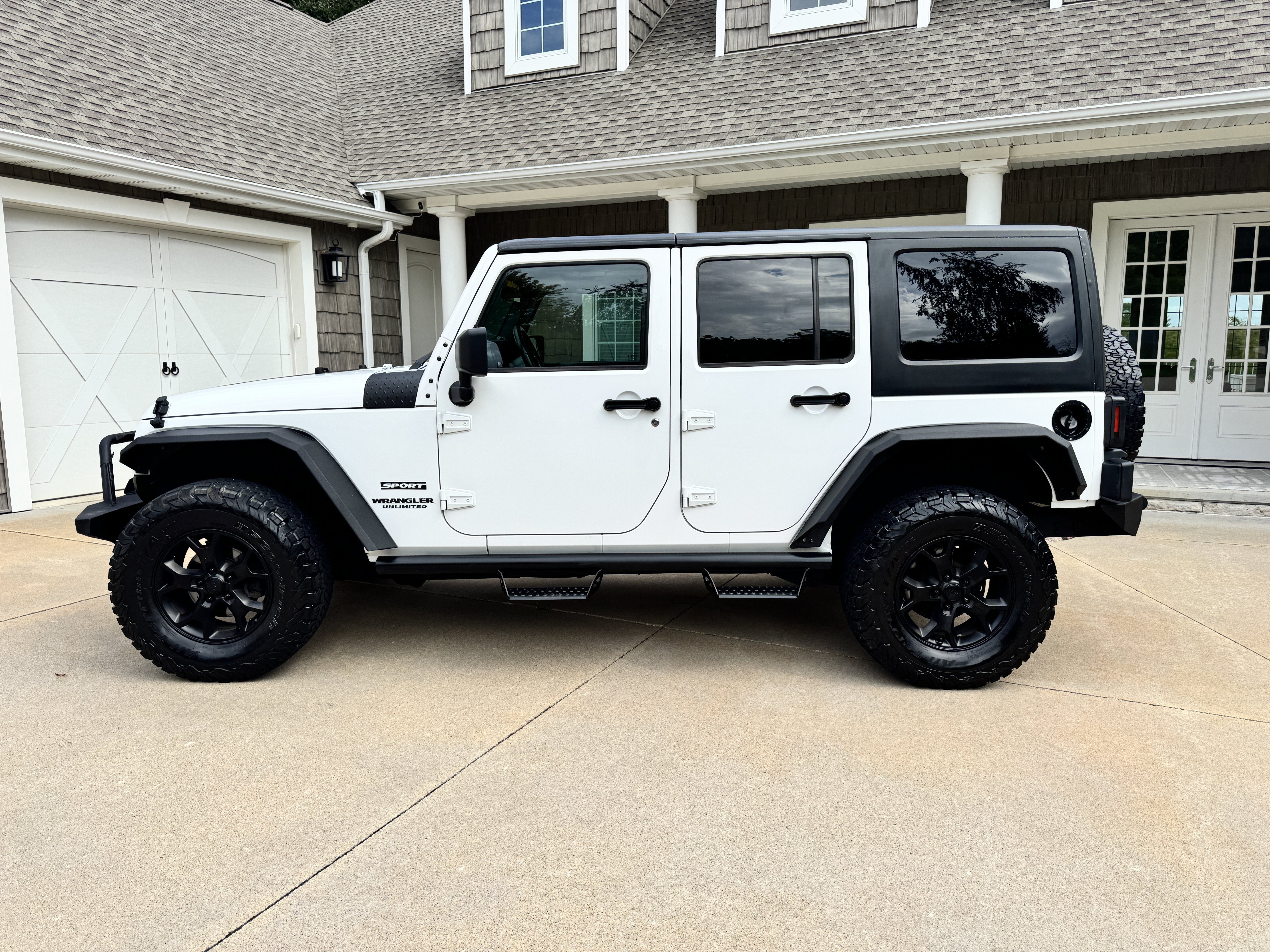 Used 2012 Jeep Wrangler Unlimited Sport AWD/4WD image 3