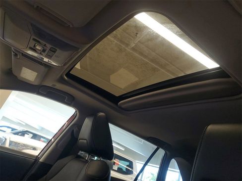 Used 2023 Toyota RAV4 XLE Premium image 20