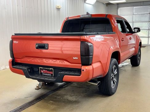 Used 2017 Toyota Tacoma TRD Sport w/ Premium & Technology Package AWD/4WD image 6