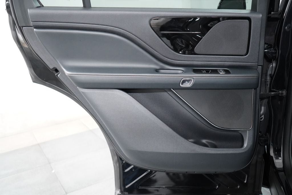 Used 2025 Lincoln Aviator AWD image 24