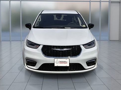 Used 2024 Chrysler Pacifica Limited FWD image 7