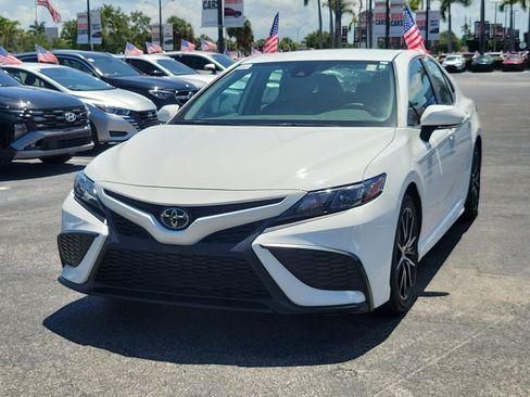 Used 2022 Toyota Camry SE FWD image 5