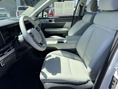 Used 2025 Hyundai Santa Fe SEL FWD image 18