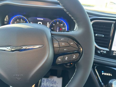 New 2026 Chrysler Pacifica Select image 67