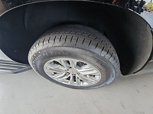 Used 2023 GMC Yukon XL SLT image 32