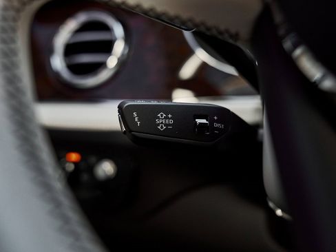 Used 2023 Bentley Bentayga Extended Wheelbase image 61