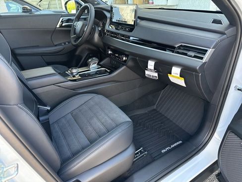 New 2026 Mitsubishi Outlander LE FWD image 23