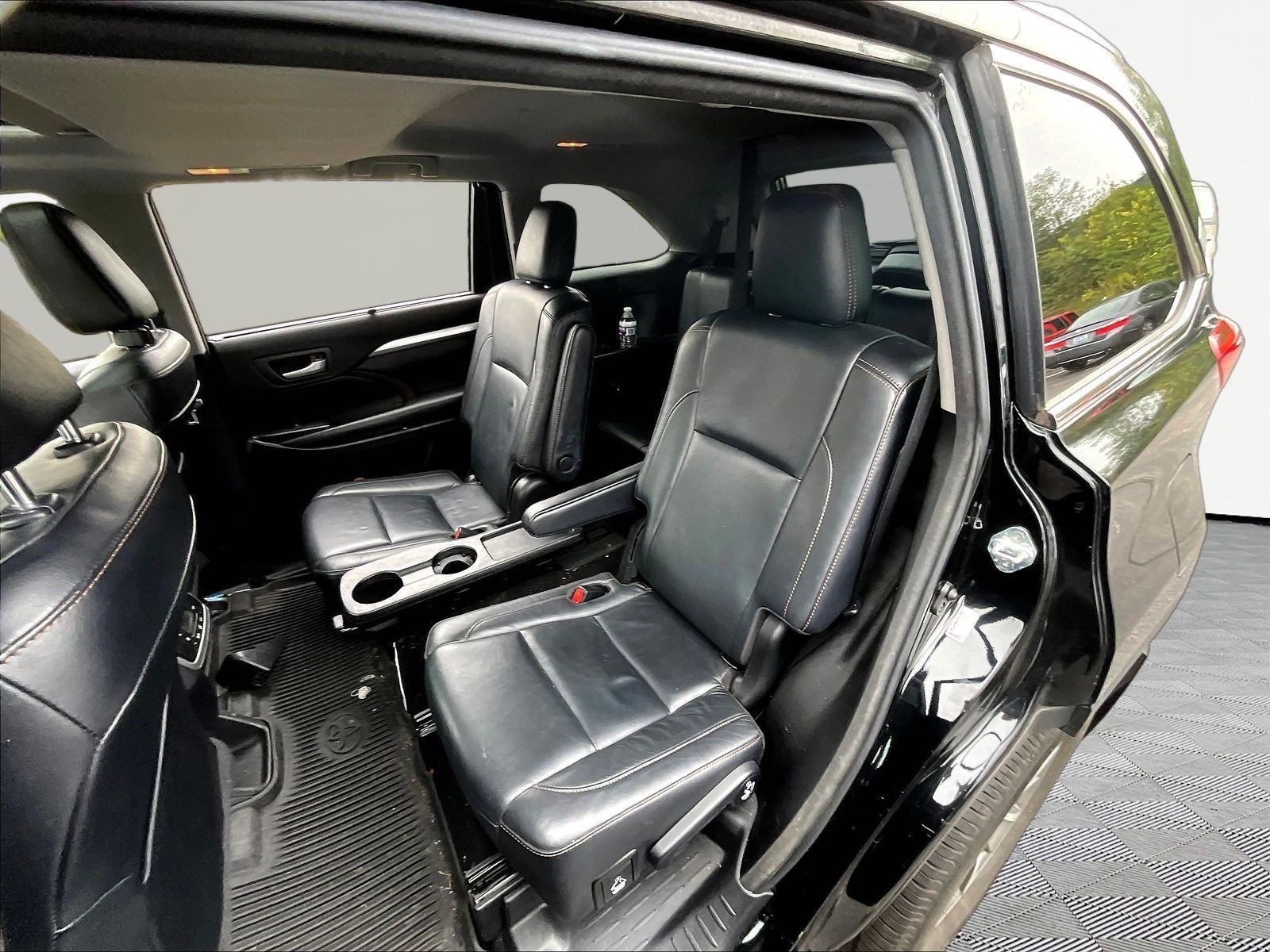 Used 2018 Toyota Highlander XLE AWD/4WD image 22