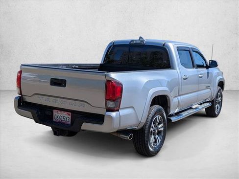 Used 2018 Toyota Tacoma TRD Sport RWD image 5