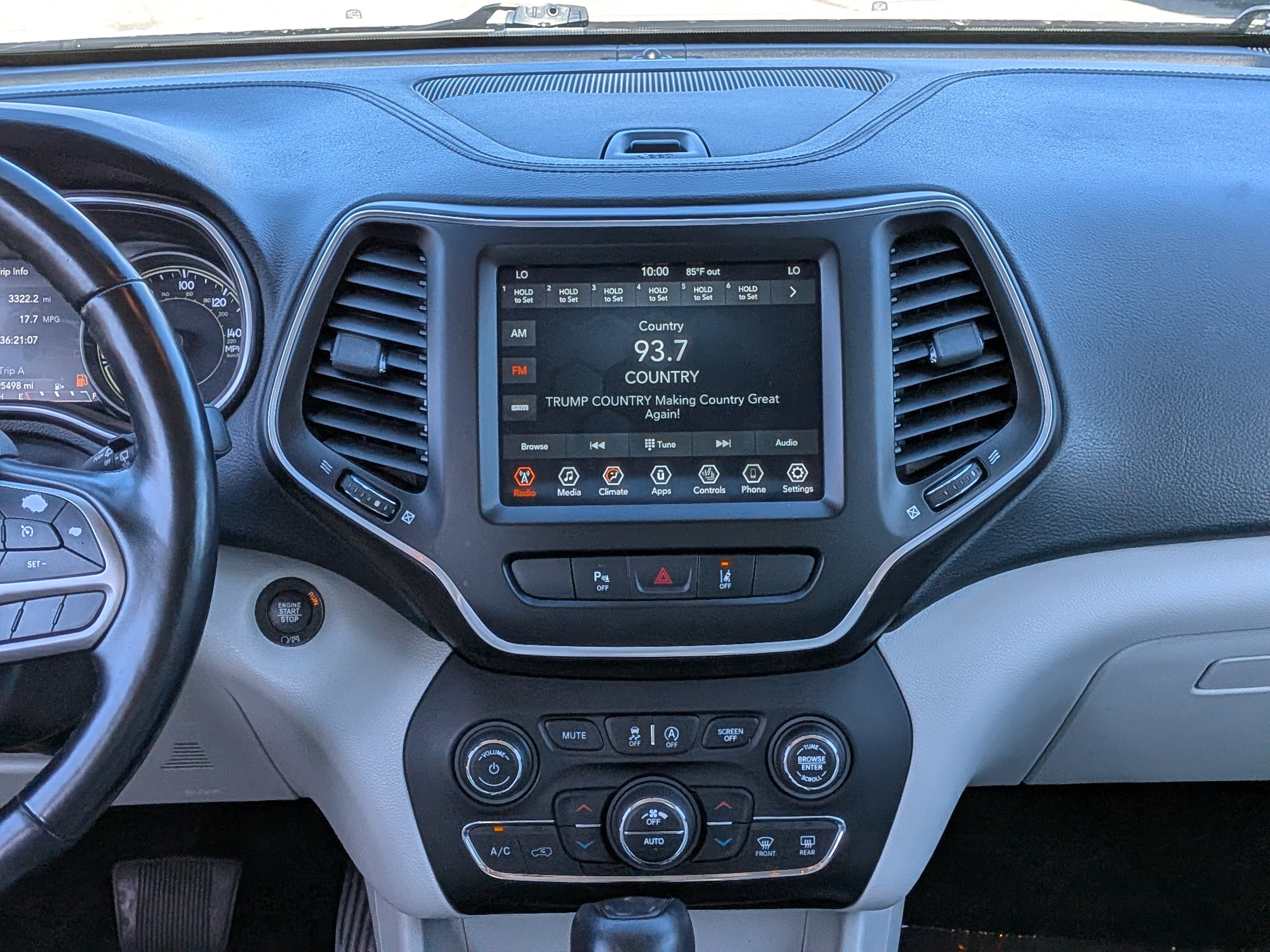 Used 2021 Jeep Cherokee Latitude Lux w/ Comfort/Convenience Group FWD image 20