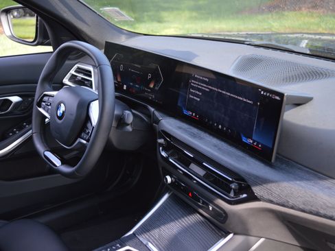 Certified 2025 BMW 330i xDrive Sedan w/ Convenience Package AWD/4WD image 36