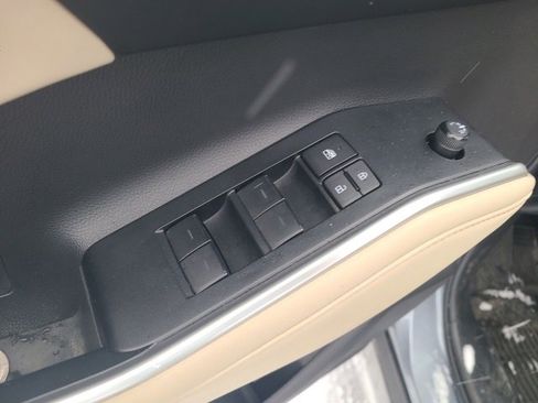 Used 2024 Toyota Highlander XLE image 18