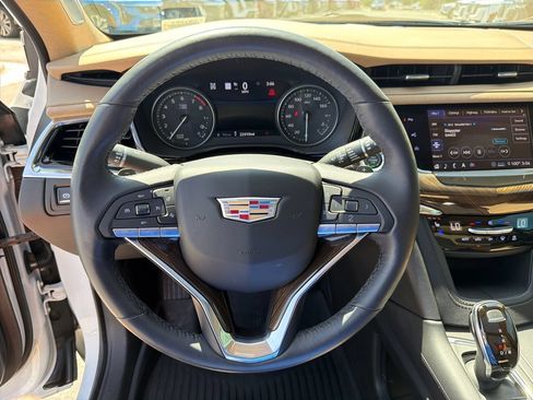 Used 2020 Cadillac XT6 Premium Luxury w/ Platinum Package AWD/4WD image 21