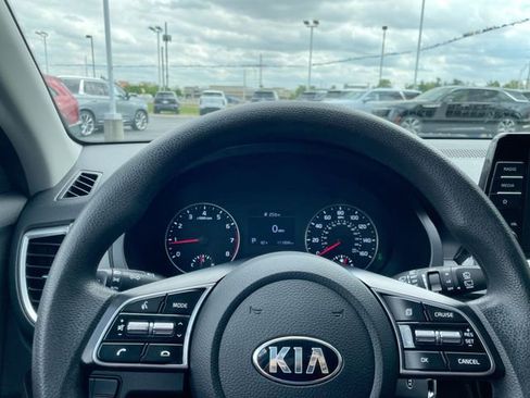Used 2021 Kia Seltos LX image 19