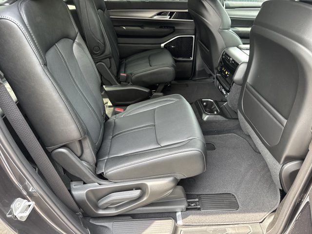 New 2026 Jeep Grand Wagoneer Limited AWD/4WD image 17