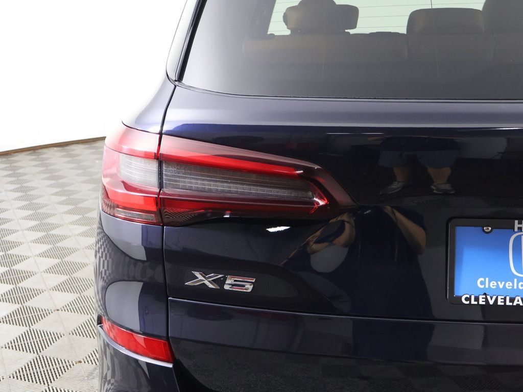 Used 2022 BMW X5 xDrive40i AWD/4WD image 17