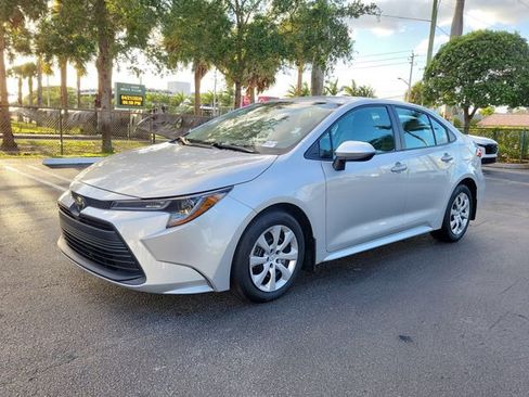 Used 2025 Toyota Corolla LE image 3