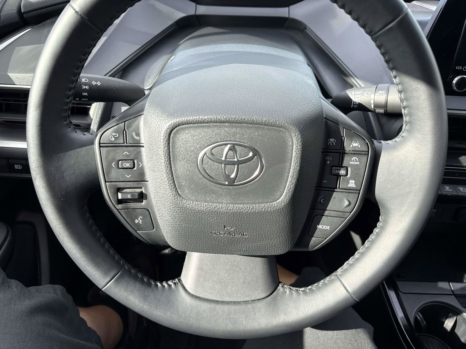 Used 2025 Toyota Prius LE FWD image 26