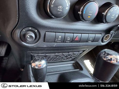 Used 2014 Jeep Wrangler Unlimited Sahara w/ Connectivity Group AWD/4WD image 33