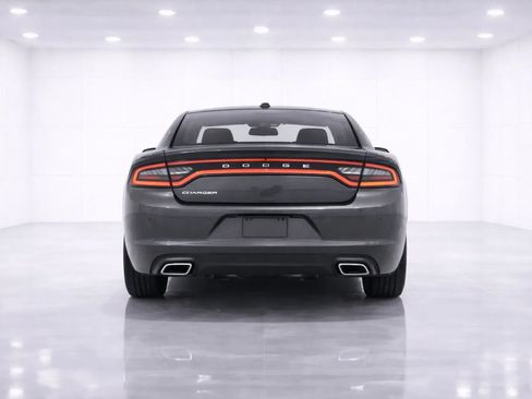 Used 2019 Dodge Charger SXT image 4