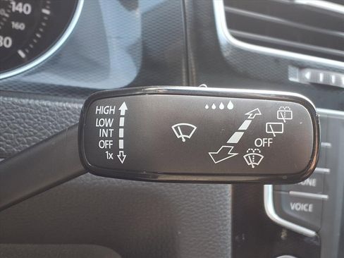 Used 2017 Volkswagen GTI SE image 18