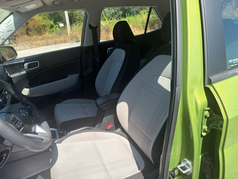 Used 2020 Hyundai Venue SEL FWD image 9