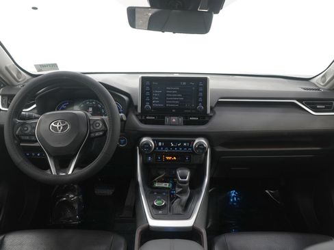 Used 2020 Toyota RAV4 Limited image 16