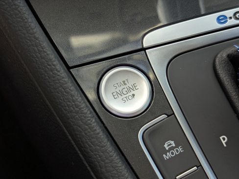 Used 2019 Volkswagen e-Golf SE w/ Driver Assistance Package image 27