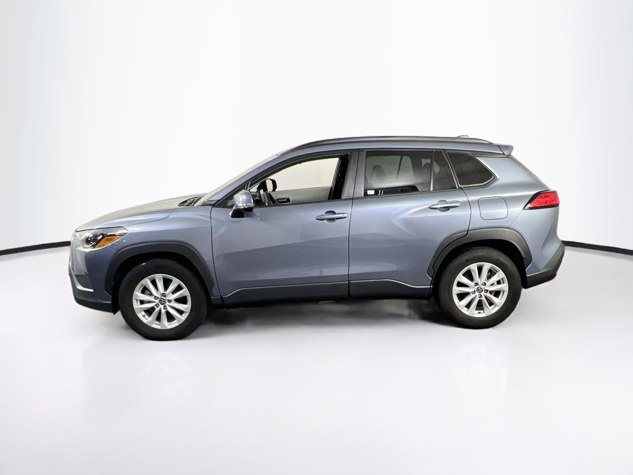 Used 2022 Toyota Corolla Cross LE AWD/4WD image 8