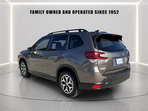 Used 2023 Subaru Forester Premium image 3