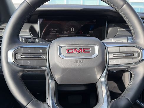 Used 2025 GMC Acadia Elevation image 21