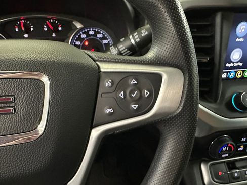 Certified 2023 GMC Acadia SLE w/ Driver Convenience Package image 9