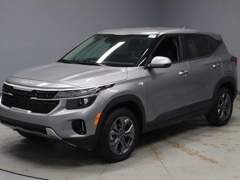 Used 2024 Kia Seltos LX AWD/4WD image 7