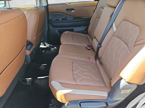 New 2026 Nissan Pathfinder Platinum image 16