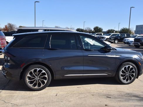 Used 2024 Lincoln Nautilus Reserve w/ Equipment Group 203A image 6