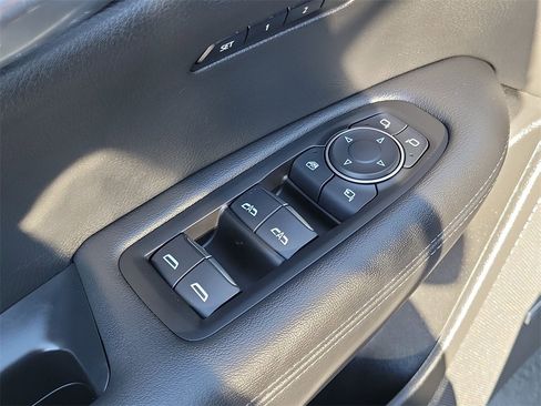 Used 2025 Cadillac XT6 Premium Luxury w/ Technology Package image 23