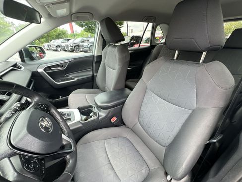 Used 2020 Toyota RAV4 XLE w/ XLE Grade Weather Package AWD/4WD image 13