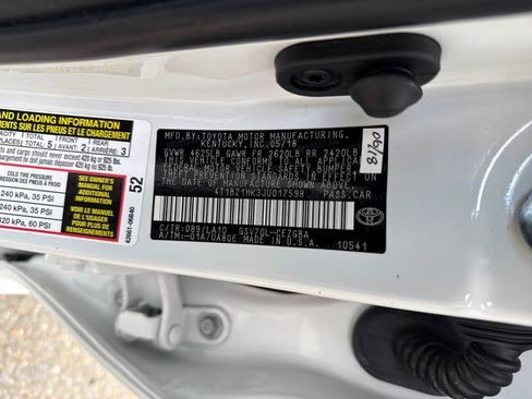 Used 2018 Toyota Camry XLE FWD image 17