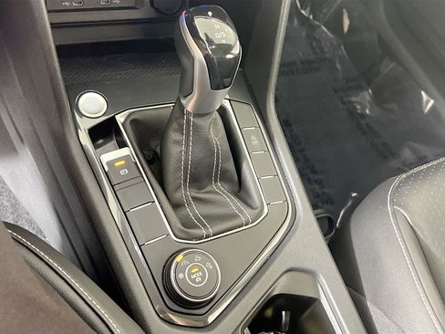 Used 2022 Volkswagen Tiguan SE image 16