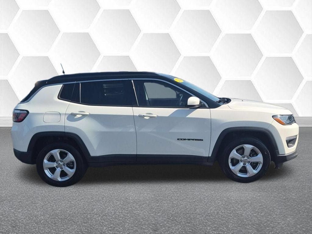 Used 2018 Jeep Compass Latitude w/ Popular Equipment Group FWD image 2