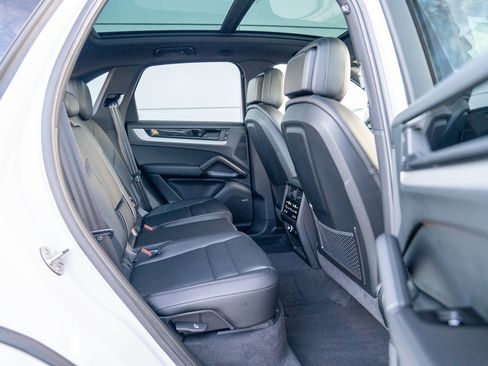 Certified 2026 Porsche Cayenne AWD/4WD image 24