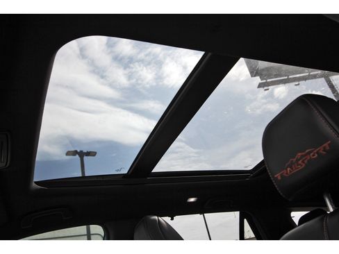 Used 2025 Honda Pilot TrailSport image 27