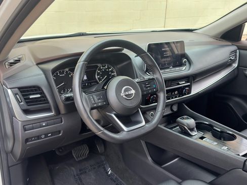 Used 2023 Nissan Rogue SV w/ SV Premium B Package FWD image 13