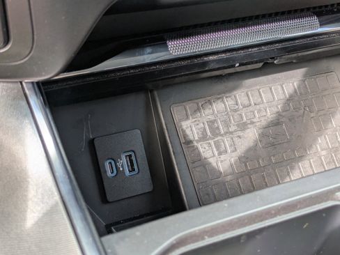 Used 2022 Ford F150 Limited image 32