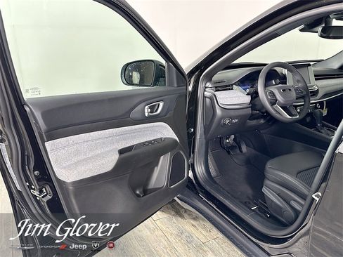 New 2026 Jeep Compass Latitude image 20