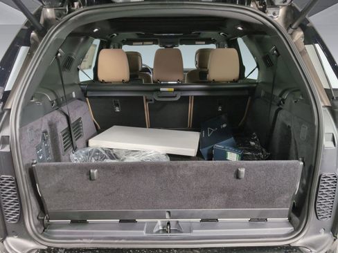 Certified 2025 Land Rover Discovery Dynamic SE image 26